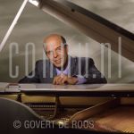 18-02-1987 Tom Parker at studio in Amsterdam.

[keywords]Posed, Eyecontact, Smiling, Piano[/keywords]